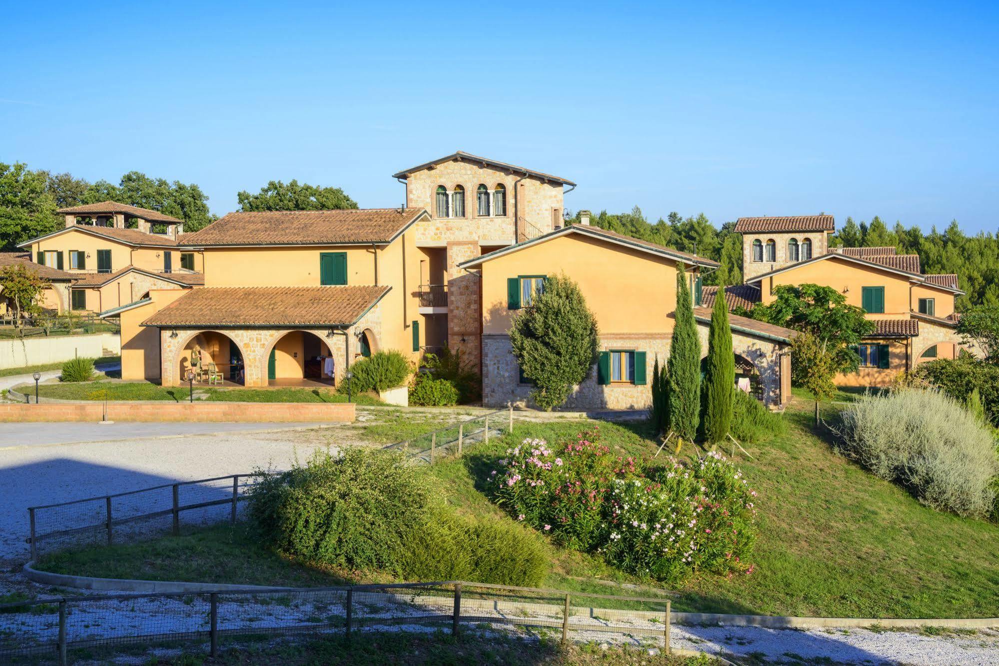 Pian Dei Mucini Resort Il Borgo Massa Marittima Luaran gambar