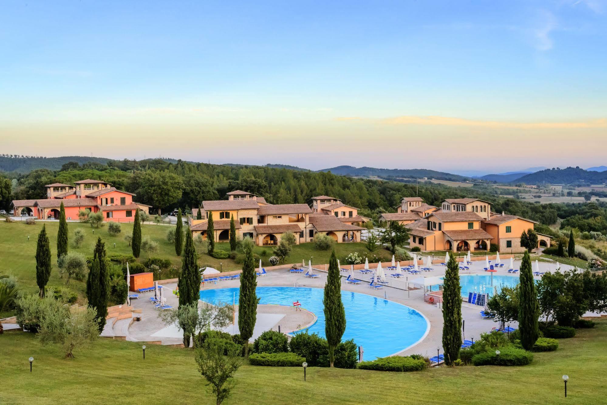 Pian Dei Mucini Resort Il Borgo Massa Marittima Luaran gambar
