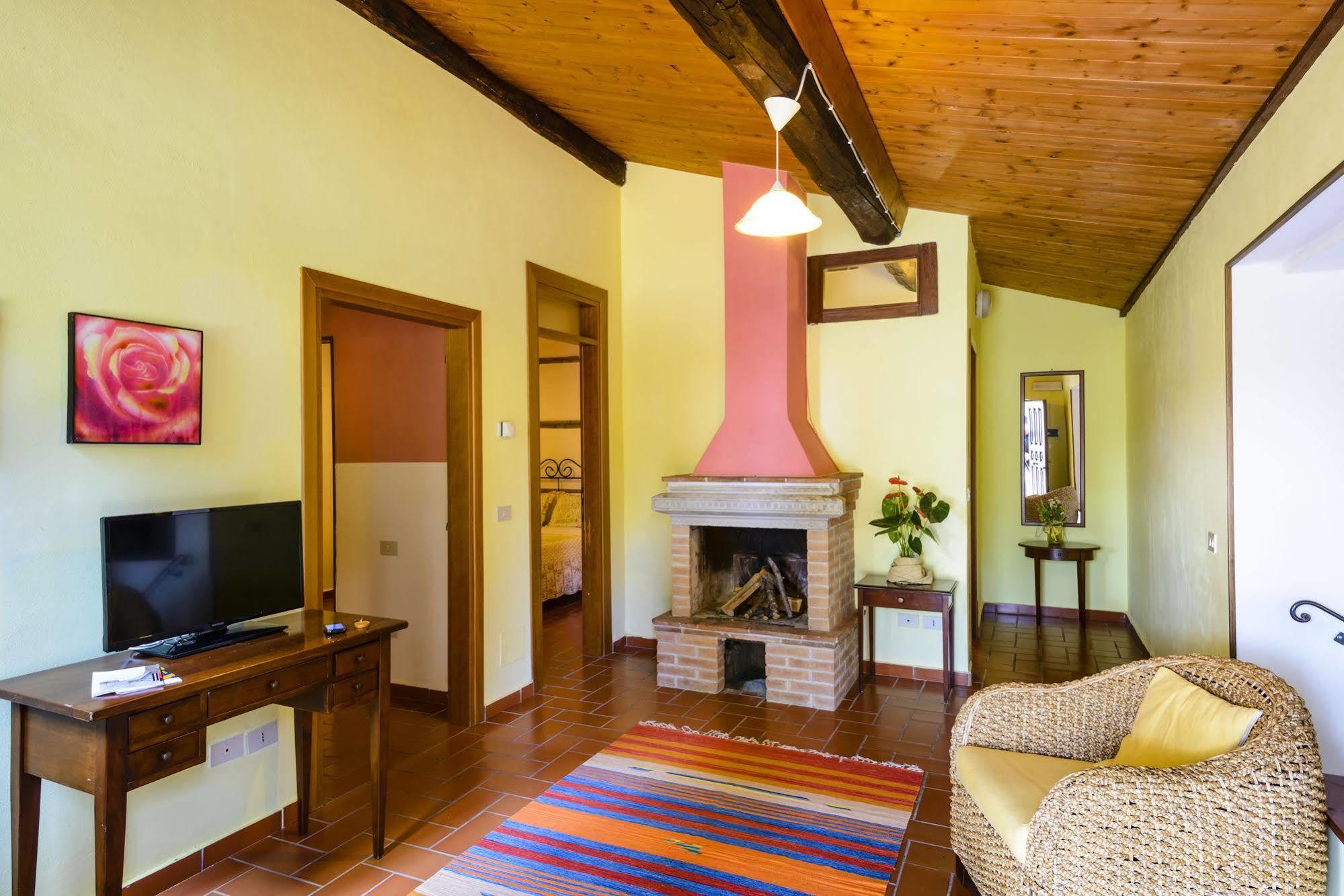 Pian Dei Mucini Resort Il Borgo Massa Marittima Luaran gambar